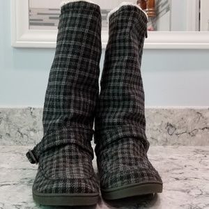 Roxy Grey & Black Plaid Boots